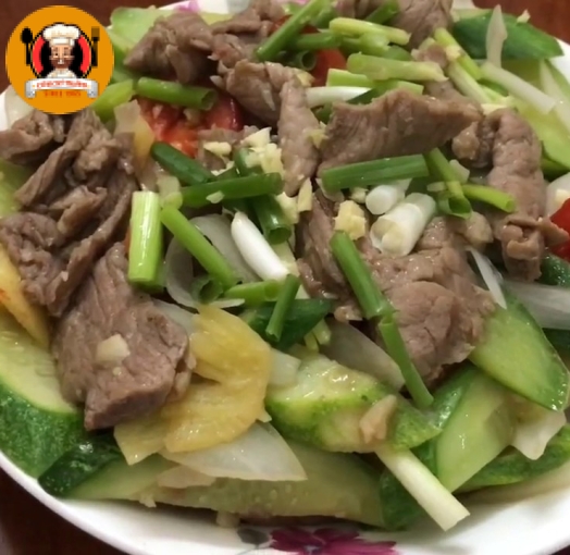 Bò xào dưa leo khóm cà