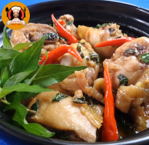 Cơm gà kho rau răm